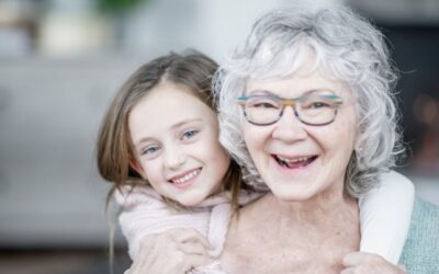 Geschenk zur Einschulung von Oma und Opa: So gelingt eine unvergessliche Überraschung