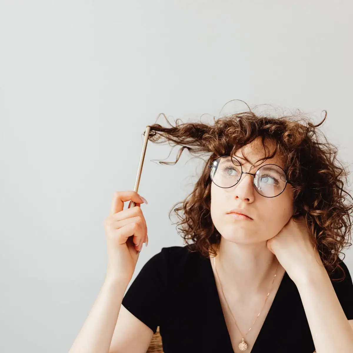 Praktisch Frau denkt nach praktische Geschenke