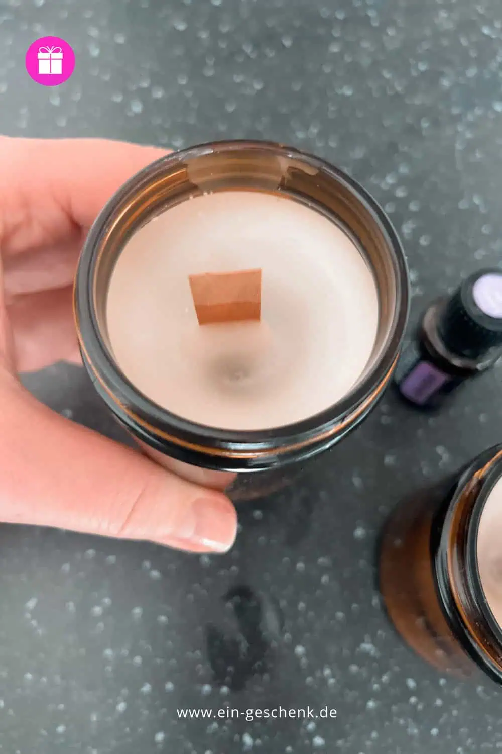 Kerzen gießen Duftöl hinzufügen – Duftkerzen DIY personalisiertes Geschenk