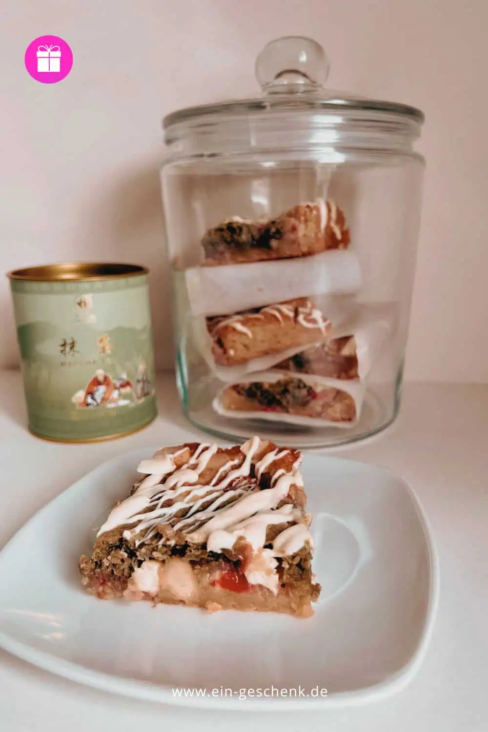 Strawberry Matcha Blondies Strawberry Matcha Blondies verschenken