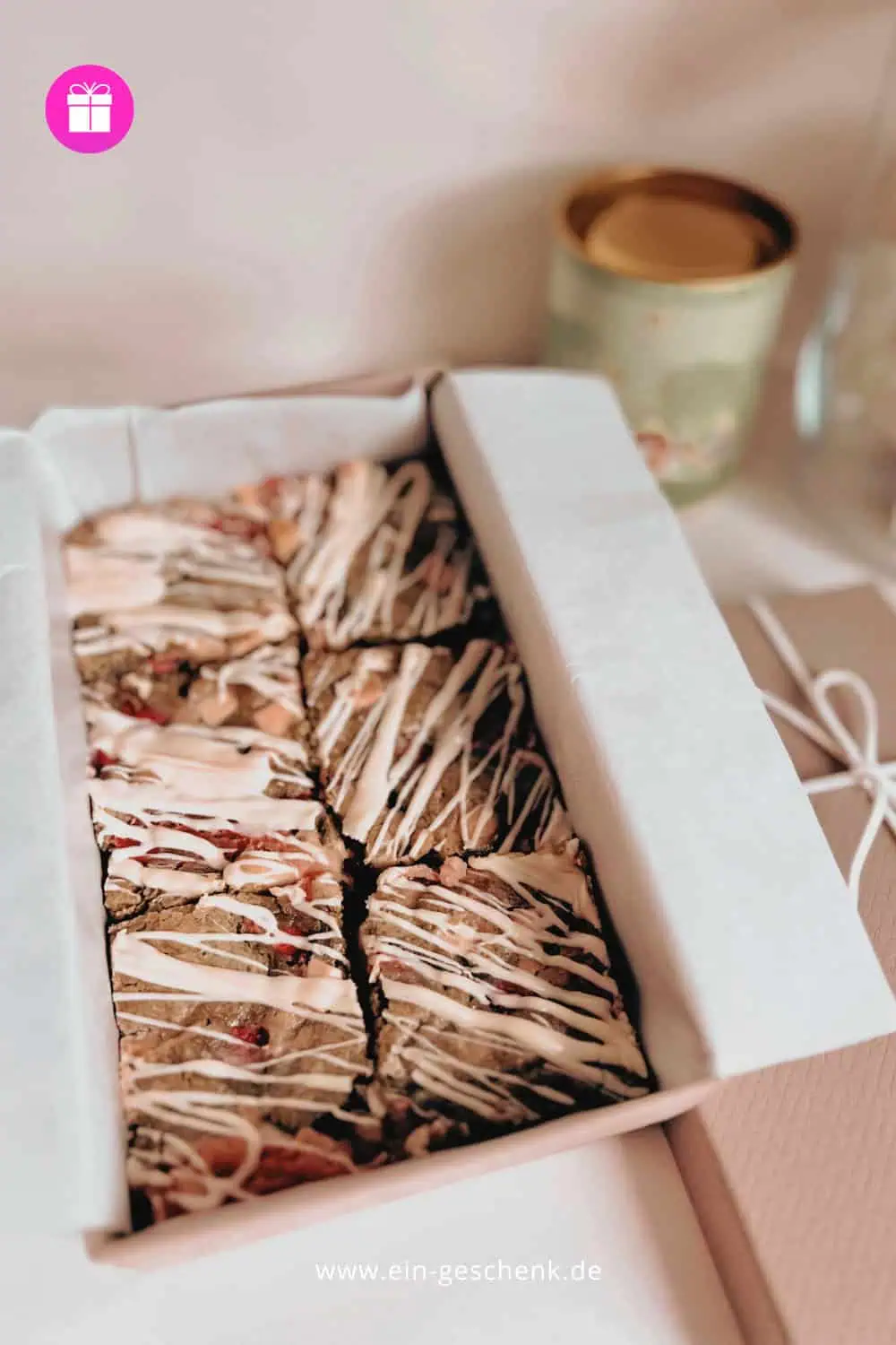 Strawberry-Matcha Geschenk aus der Küche Blondies rezept