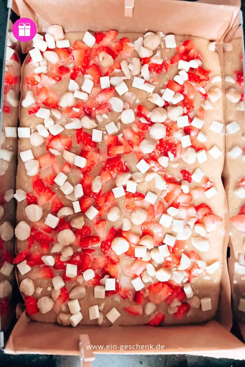 Strawberry-Matcha Blondies Rezept strawberry-matcha blondies