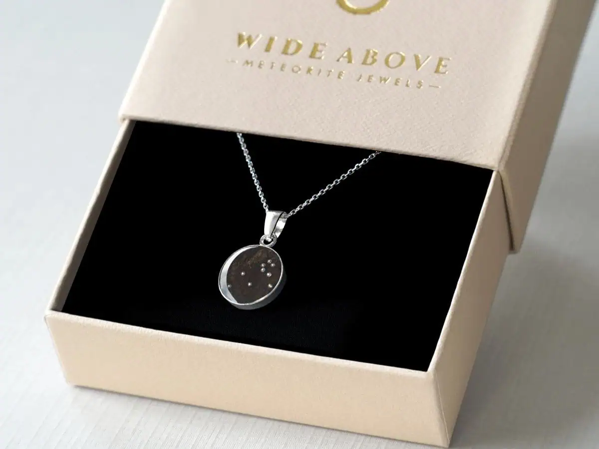 Freundin Kette mit Meteorit und Sternzeichen
