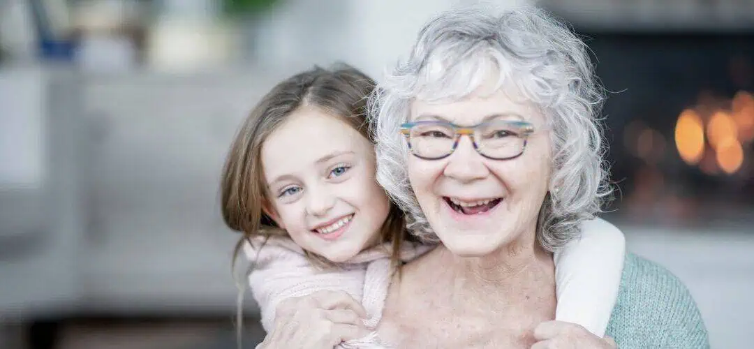 Geschenk zur Einschulung von Oma und Opa: So gelingt eine unvergessliche Überraschung