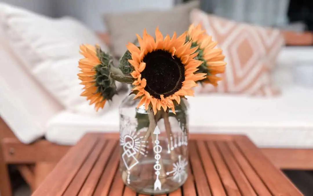 Mitbringsel zum Brunch: Aus traurigen Supermarkt-Blumen wird ein Boho-Lieblingsstück