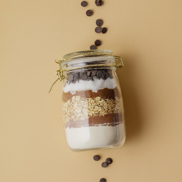 Backmischung im Glas als selbstgemachtes Geschenk